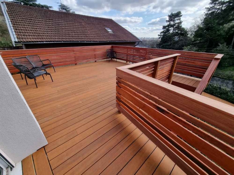 Exceptionnelle terrasse sur pilotis - Reconstruction et améliorations - Caluire et Cuire, Lyon, BCR