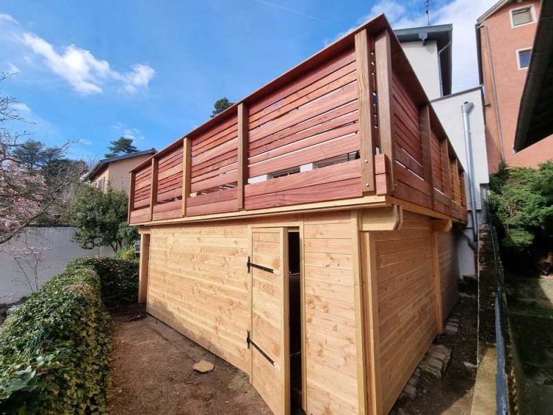 Exceptionnelle terrasse sur pilotis - Reconstruction et améliorations - Caluire et Cuire, Lyon, BCR