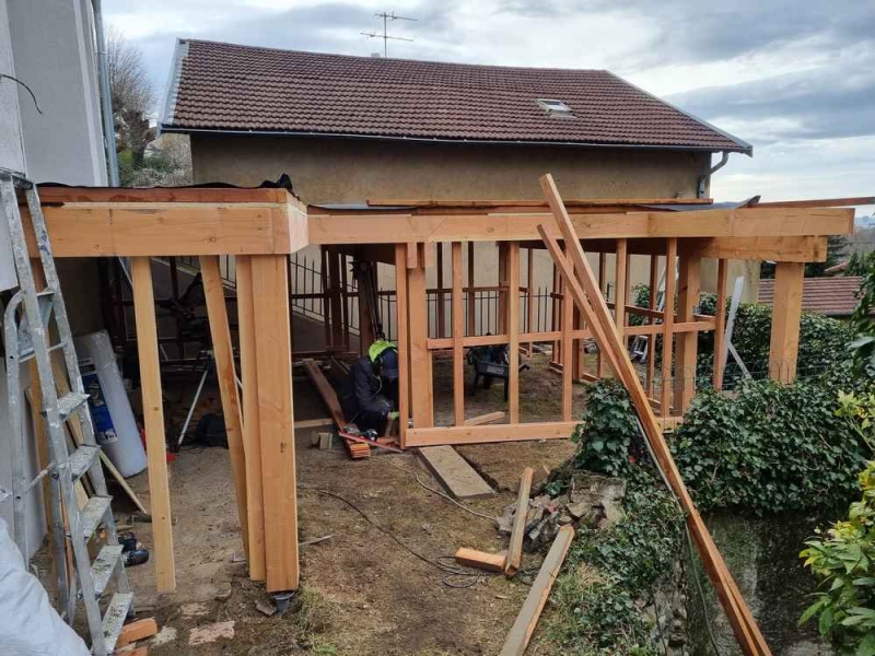 Exceptionnelle terrasse sur pilotis - Reconstruction et améliorations - Caluire et Cuire, Lyon, BCR