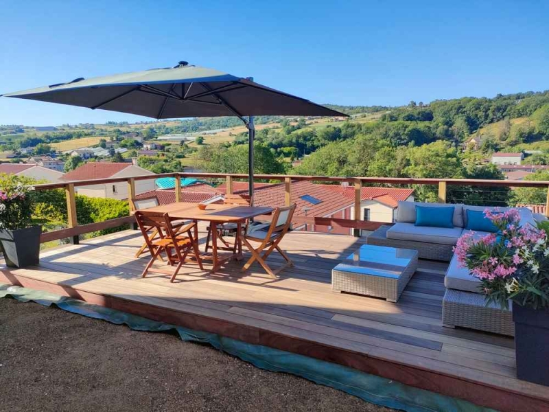 Magnifique Terrasse sur pilotis Padouk, Lyon, BCR