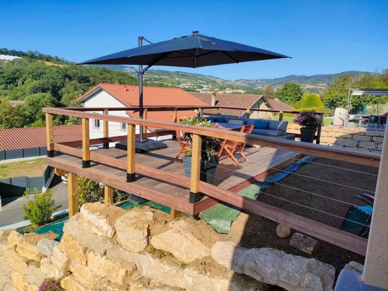 Magnifique Terrasse sur pilotis Padouk, Lyon, BCR