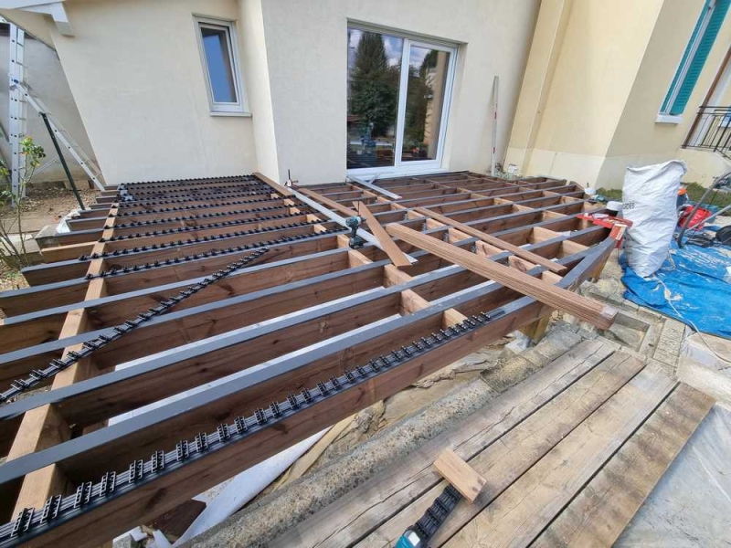 Réfection intégrale d'une terrasse sur pilotis - Frêne THT sur système Grad, Lyon, BCR