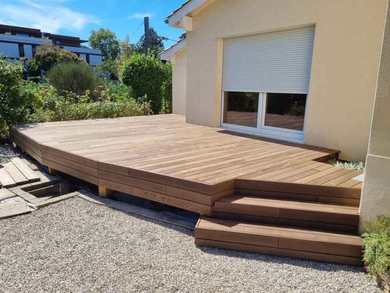 Réfection intégrale d'une terrasse sur pilotis - Frêne THT sur système Grad, Lyon, BCR