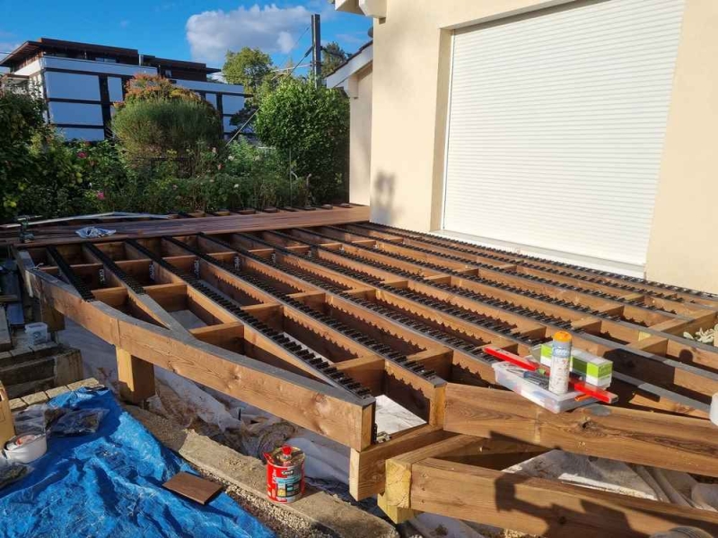 Réfection intégrale d'une terrasse sur pilotis - Frêne THT sur système Grad, Lyon, BCR