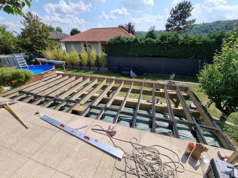 Terrasse sur pilotis Padouk + garde-corps aluminium, Lyon, BCR