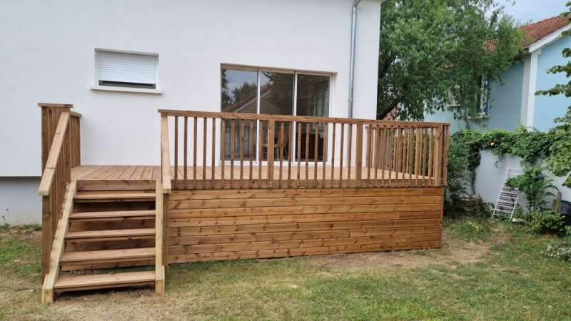 Terrasse en bois sur pilotis - Dardilly