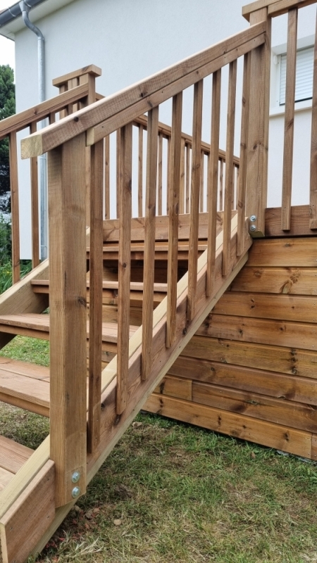 Terrasse en bois sur pilotis - Dardilly