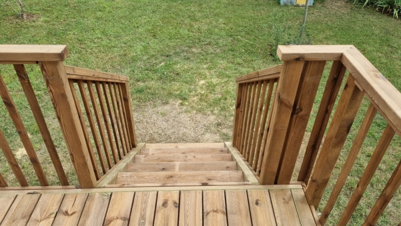 Terrasse en bois sur pilotis - Dardilly