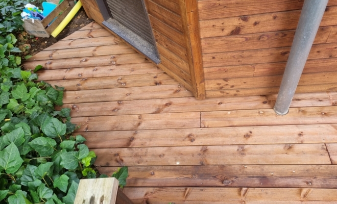 Création de terrasse bois avec cuve de récupération d'eau à Francheville