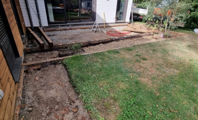 Création de terrasse bois avec cuve de récupération d'eau à Francheville