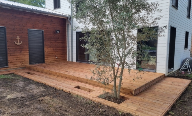 Création de terrasse bois avec cuve de récupération d'eau à Francheville