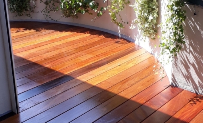 Pose de terrasse en bois Ipé sur balcon à Lyon 