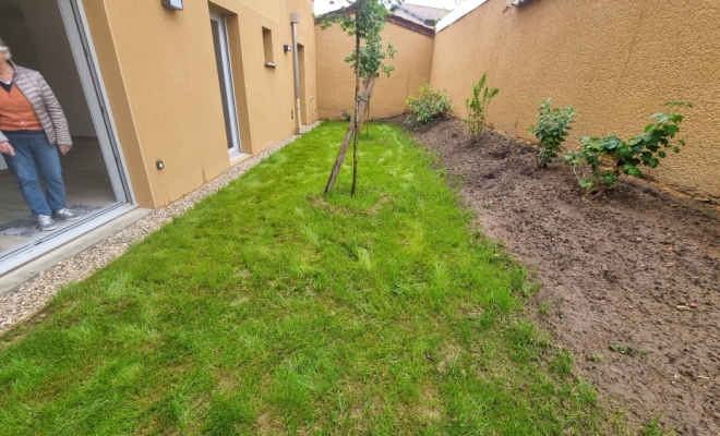 Transformation d'un jardin - Terrasse pin marron - Qincieux