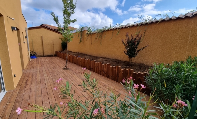 Transformation d'un jardin - Terrasse pin marron - Qincieux