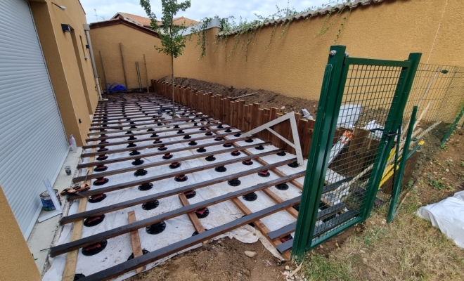 Transformation d'un jardin - Terrasse pin marron - Qincieux